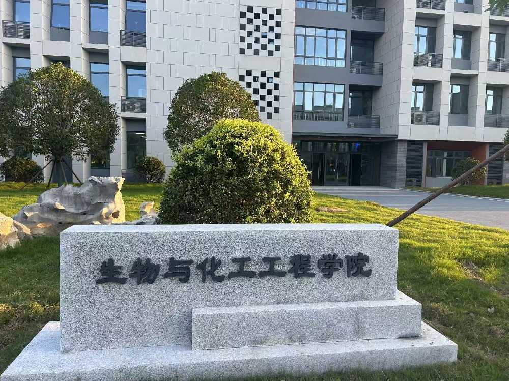 清河门区扬州职业大学体育场高杆灯项目